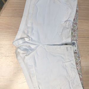 American Eagle White shorts